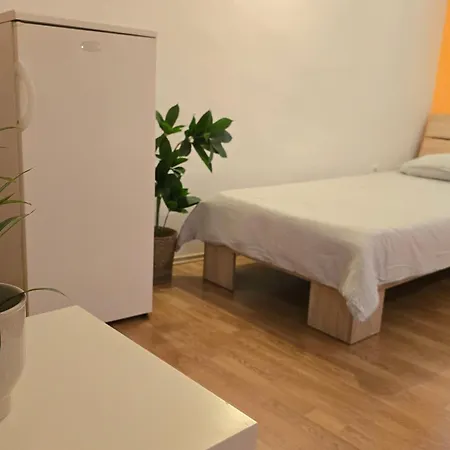 In Gostinjska kuća *